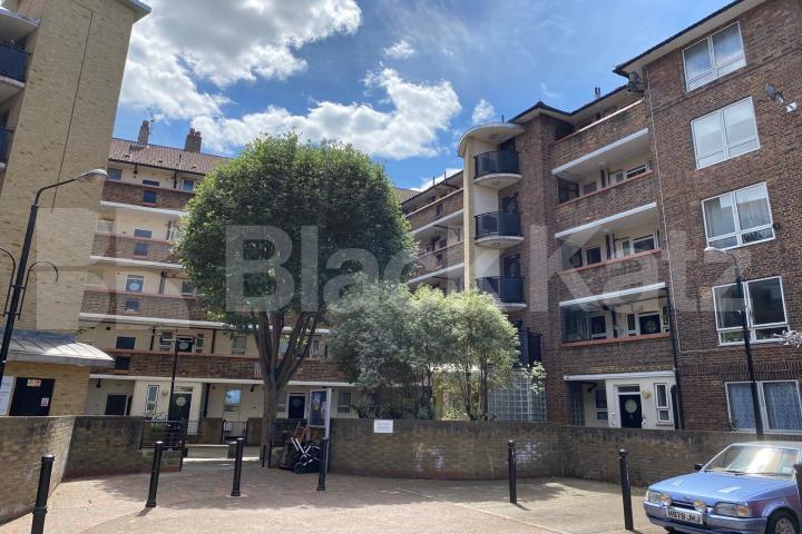 Superbly located & neutrally decorated throughout with wooden floors Brandon Street , Elephant and Castle